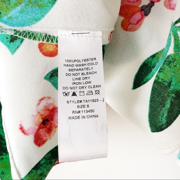 NWT Lulumari Floral Puff Sleeve Off Shoulder Top - Picture 4 of 8